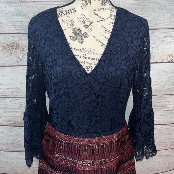 Nanette Lepore Dress Lace Sleeves Tweed Metallic Skirt Section V-neck Size 10 - Picture 3 of 11